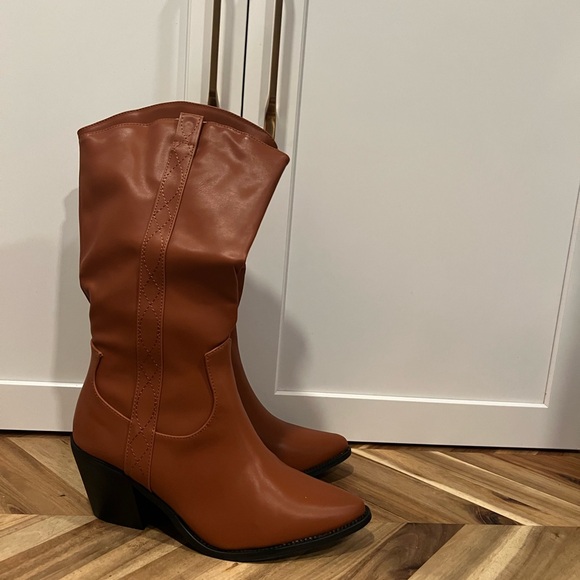 NIB Chase and Chloe 8.5 almond toe boots in brown - Picture 8 of 8